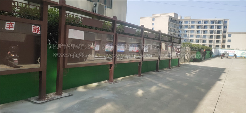 好消息，由恒源廣告生產(chǎn)的杭州老客戶(hù)一大批宣傳欄已經(jīng)全部安裝完(圖1)