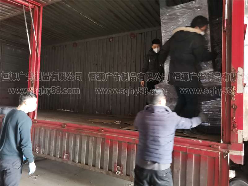 好消息，由恒源廣告生產(chǎn)的杭州老客戶(hù)一大批宣傳欄已經(jīng)全部安裝完(圖6)