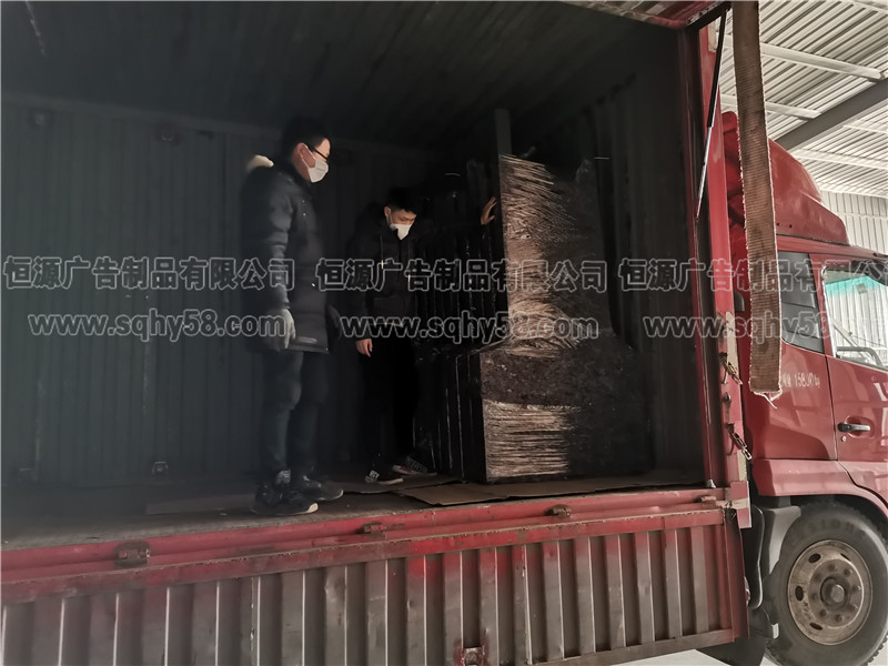 好消息，由恒源廣告生產(chǎn)的杭州老客戶(hù)一大批宣傳欄已經(jīng)全部安裝完(圖7)