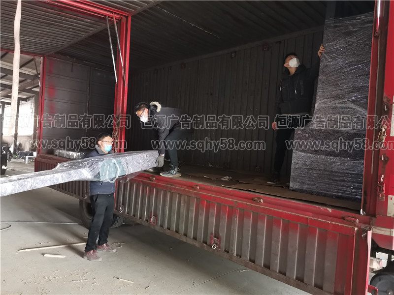 好消息，由恒源廣告生產(chǎn)的杭州老客戶(hù)一大批宣傳欄已經(jīng)全部安裝完(圖8)